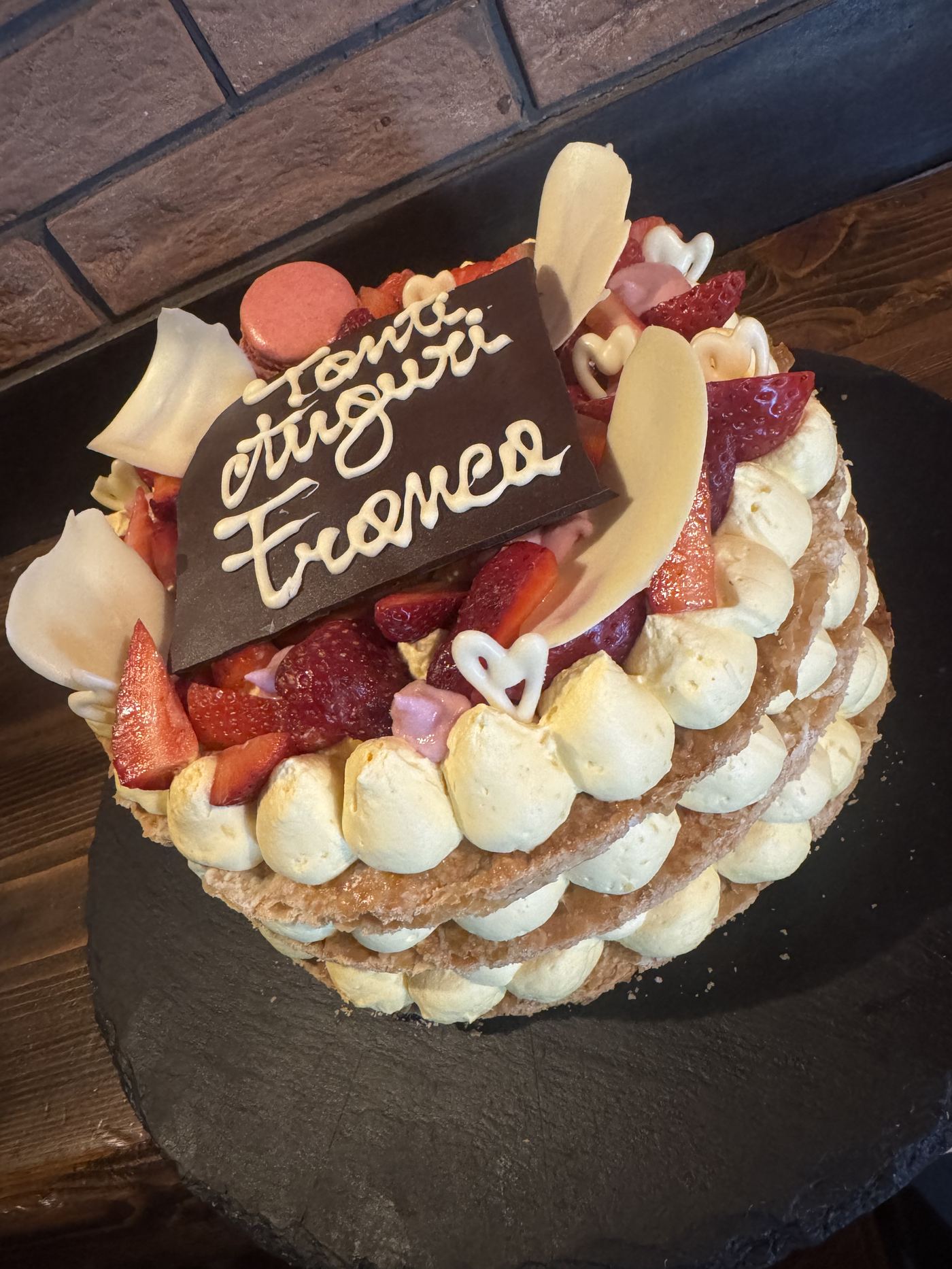 Torta millefoglie con frutta fresca